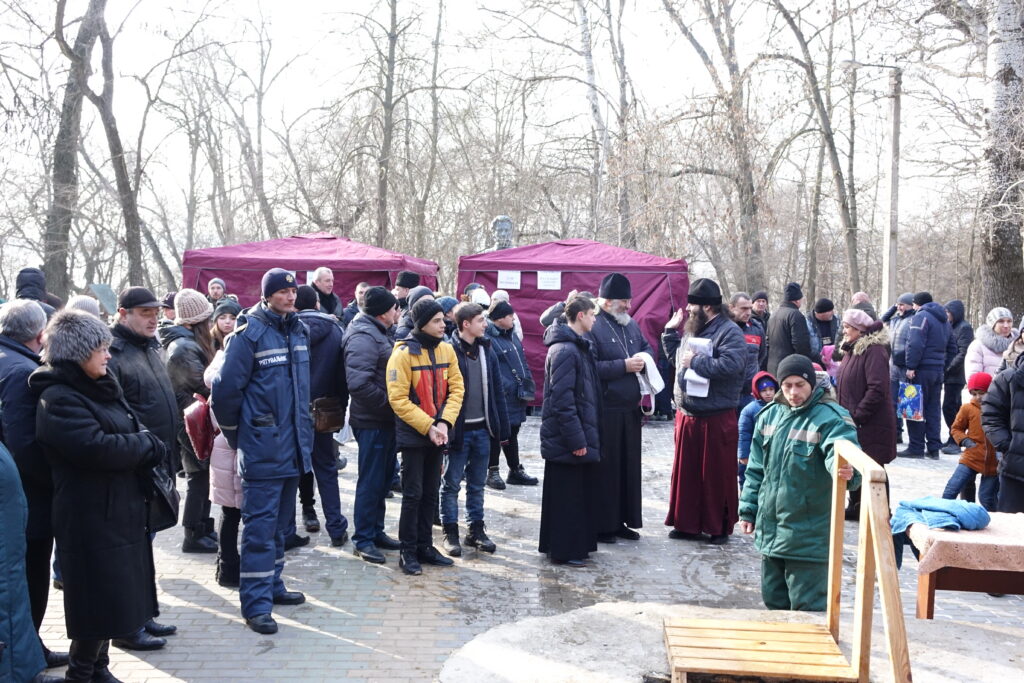 Морозная погода не испугала тех жителей Болградского района, кто на Крещение захотел окунуться в ледяную воду