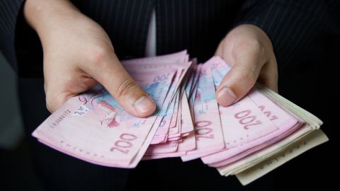 РАДА ПРИНЯЛА ЗАКОН О КАРАНТИННЫХ ДЕНЬГАХ:  КТО ПОЛУЧИТ И СКОЛЬКО
