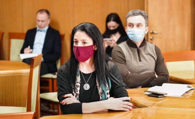 ВОПРОС О НАЗНАЧЕНИИ СНЕЖАНЫ СКОРИЧ ДИРЕКТОРОМ ГИМНАЗИИ СНОВА РАССМОТРЯТ НА СЕССИИ ОБЛСОВЕТА
