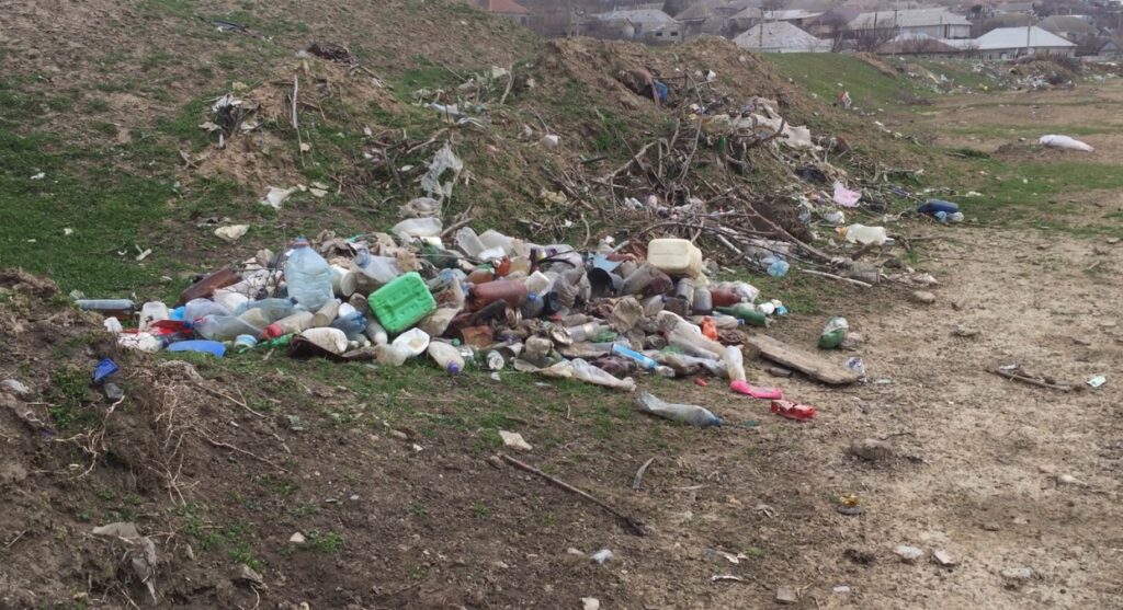 СТАНЕТ ЛИ ЧИЩЕ ВИНОГРАДОВКА? ВТОРАЯ ПОПЫТКА ВЛАСТИ ОРГАНИЗОВАТЬ ВЫВОЗ МУСОРА