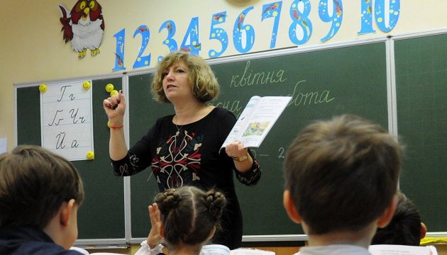 МОН ПРИЗЫВАЕТ РУКОВОДИТЕЛЕЙ ОБРАЗОВАТЕЛЬНЫХ УЧРЕЖДЕНИЙ ВАКЦИНИРОВАТЬ 80% СОТРУДНИКОВ, ЧТОБЫ УЧЕБНЫЙ ГОД НЕ БЫЛ ОФЛАЙН