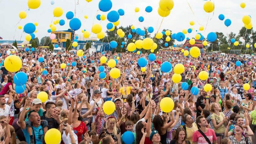 СКІЛЬКИ ЛЮДЕЙ ПРОЖИВАЄ В УКРАЇНІ? ОСТАННІ ДАННІ