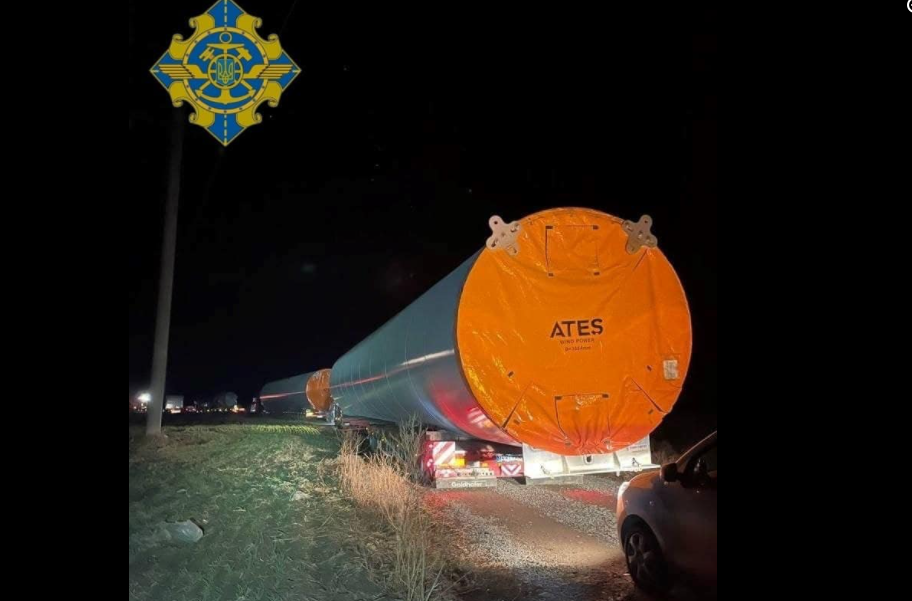 ВТРОЕ ПРЕВЫШАЛИ НОРМУ: ЗАДЕРЖАНЫ ГРУЗОВИКИ, КОТОРЫЕ ПЕРЕВОЗИЛИ ЭЛЕМЕНТЫ ВЕТРОВЫХ ЭЛЕКТРОСТАНЦИЙ
