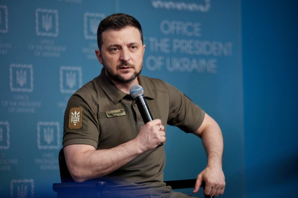 ВОЛОДИМИР ЗЕЛЕНСЬКИЙ ВІДПОВІВ НА ПЕТИЦІЮ ПРО ОБМЕЖЕННЯ ВИЇЗДУ ЧОЛОВІКІВ ЗА КОРДОН