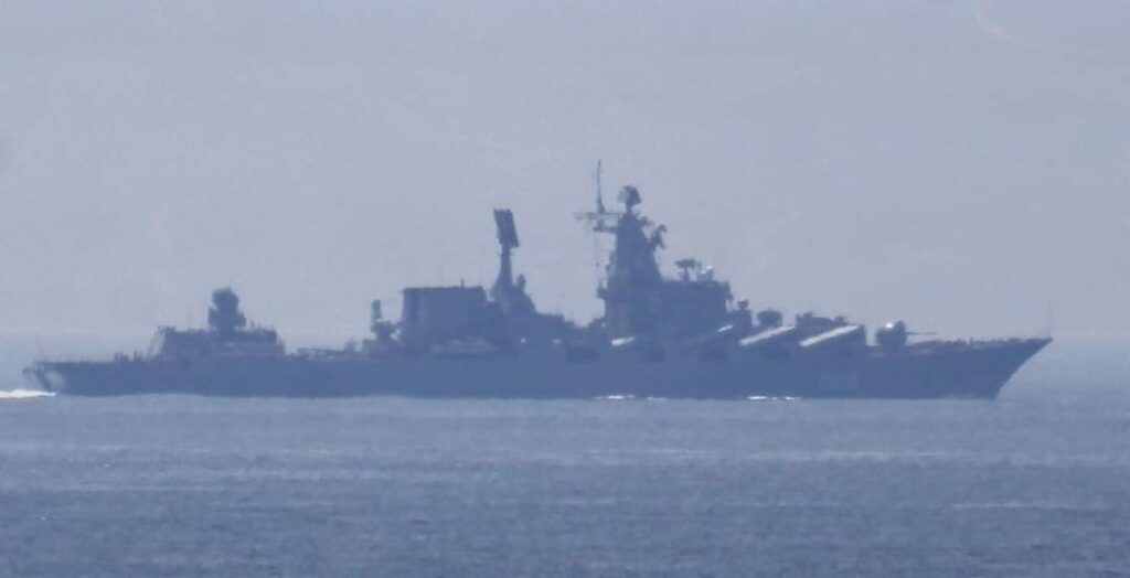 В ЧОРНОМУ МОРІ ЧАТУЮТЬ ЧОТИРИ ВОРОЖІ КОРАБЛІ