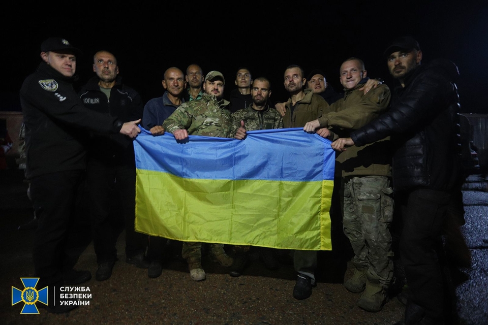 НАЙБІЛЬШИЙ ОБМІН ВІЙСЬКОВОПОЛОНЕНИМИ ЗА ЧАС ВІЙНИ: В УКРАЇНУ ПОВЕРНУЛИСЯ ПОНАД 200 ЗАХИСНИКІВ, В ТОМУ ЧИСЛІ ПОНАД 100  «АЗОВЦІВ»