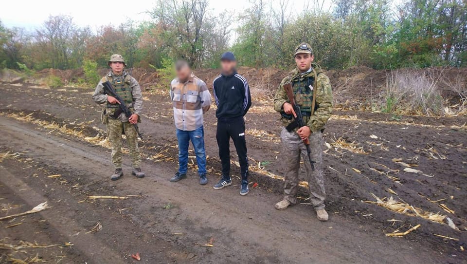 НА КПП “ТАБАКИ” ПРИКОРДОННИКИ ЗАТРИМАЛИ ПСЕВДОСТУДЕНТА, А В ПОЛЯХ БІЛЯ ЗАЛІЗНИЧНОГО – ДЕКІЛЬКА УХИЛЯНТІВ