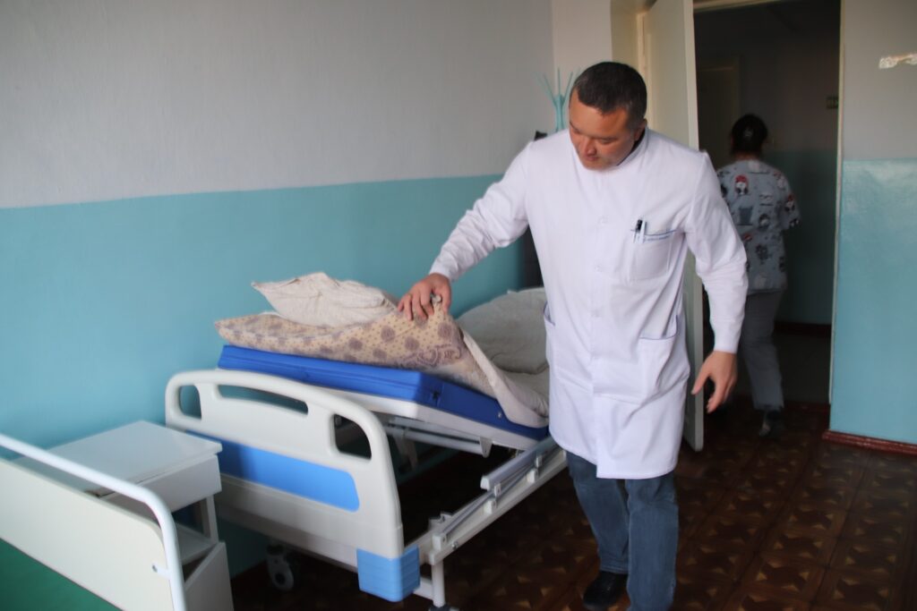 В БОЛГРАДСЬКІЙ ЛІКАРНІ ОНОВИЛИ МЕБЛІ ДЛЯ ПАЦІЄНТІВ