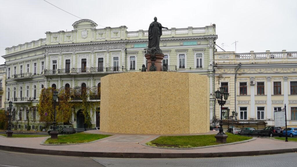 БІЛЬШІСТЬ ОДЕСИТІВ ТА МЕР МІСТА ПІДТРИМАЛИ ДЕМОНТАЖ ПАМ’ЯТНИКА КАТЕРИНІ ІІ