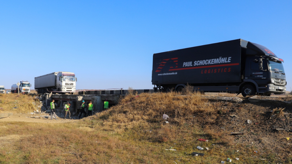 НА ТРАСІ ОДЕСА-РЕНІ В ІЗМАЇЛЬСЬКОМУ РАЙОНІ РОЗШИРЮЮТЬ «НЕБЕЗПЕЧНИЙ» МІСТ (ФОТО)