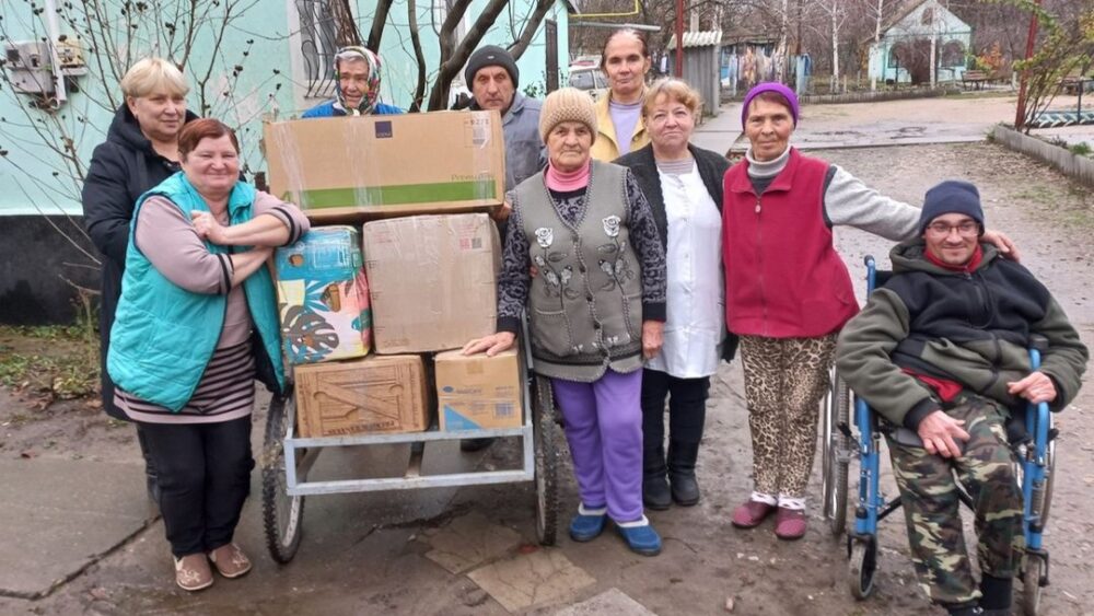 ПРАЦІВНИКИ ТА ПІДОПІЧНІ ТАРУТИНСЬКОГО БУДИНКУ ДЛЯ ЛІТНІХ ЛЮДЕЙ ЗІБРАЛИ ПОДАРУНКИ ДЛЯ ЗСУ