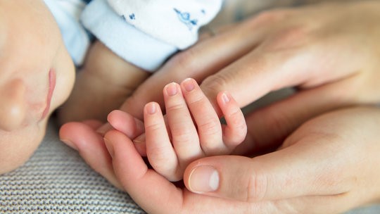 ЧЕРЕЗ ПОГАНІ ДОРОГИ ЛІКАРІ АРЦИЗЬКОЇ “ШВИДКОЇ” БУЛИ ВИМУШЕНІ ПРИЙНЯТИ ПОЛОГИ В ДОРОЗІ