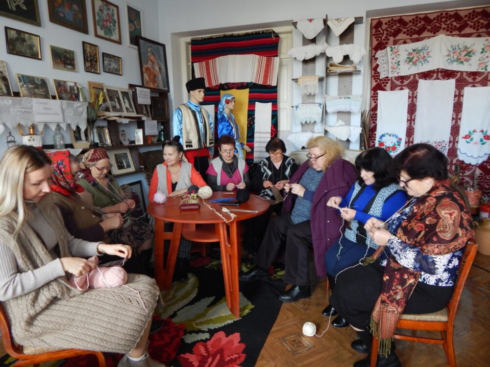 В’ЯЗАЛИ, СПІВАЛИ ТА РОЗПОВІДАЛИ ЦІКАВІ ІСТОРІЇ: ЯК В ОБЛАСНОМУ ЦЕНТРІ ГАГАУЗЬКОЇ КУЛЬТУРИ ДЕНЬ СВЯТОЇ ВАРВАРИ ВІДМІЧАЛИ 