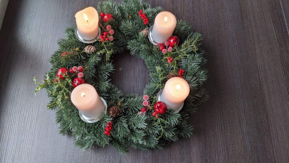 ВІТАЄМО ВСІХ ХРИСТИЯН ЗАХІДНОГО ОБРЯДУ З РІЗДВОМ ХРИСТОВИМ! ЧОМУ У РІЗДВА ДВІ ДАТИ?