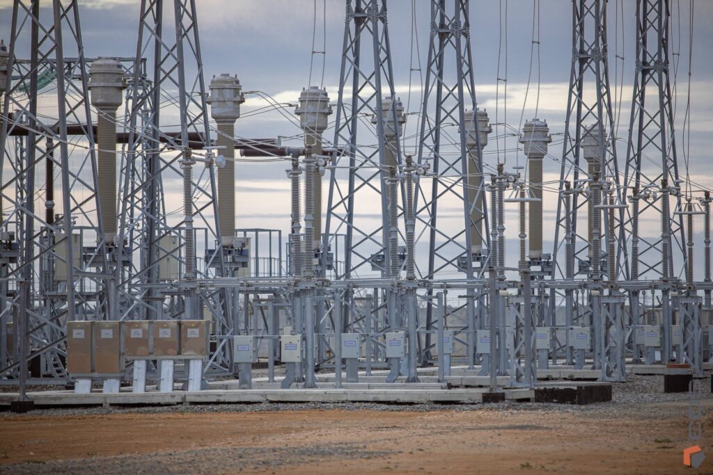 НА ОДЕЩИНІ ТРИВАЮТЬ РОБОТИ З ВІДНОВЛЕННЯ ДВОХ ЗРУЙНОВАНИХ РФ ПІДСТАНЦІЙ: В ДТЕК РОЗПОВІЛИ КОЛИ ОБЛАСТЬ ПОВЕРНЕТЬСЯ ДО СТАБІЛІЗАЦІЙНИХ ГРАФІКІВ ВІДКЛЮЧЕННЯ СВІТЛА