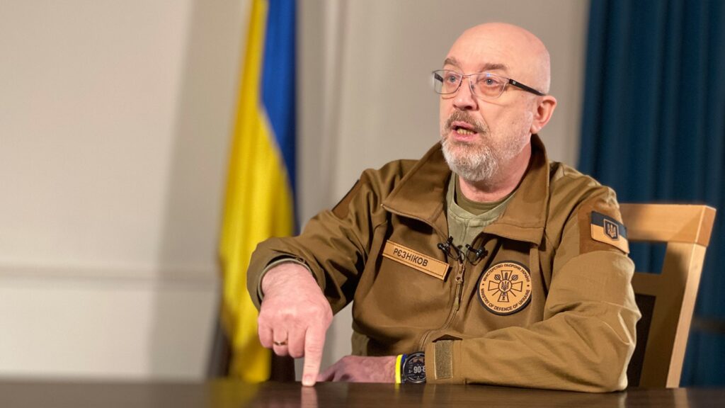 РЕЗНІКОВ ПОЯСНИВ ЗМЕНШЕННЯ ВИПЛАТ ВІЙСЬКОВИМ У ТИЛУ