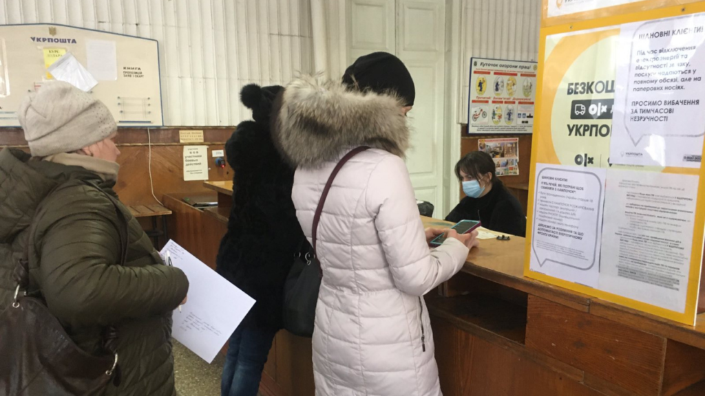 У БОЛГРАДСЬКОМУ ВІДДІЛЕННІ «УКРПОШТИ» РОЗПОЧАЛИ ОБМІН СТАРИХ ЛАМПОЧОК НА НОВІ LED-ЛАМПИ