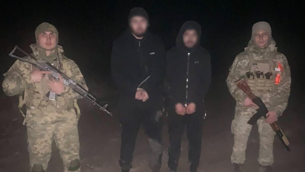 На кордоні біля села Нові Трояни затримано двох ухилянтів, які намагалися втекти від прикордонників