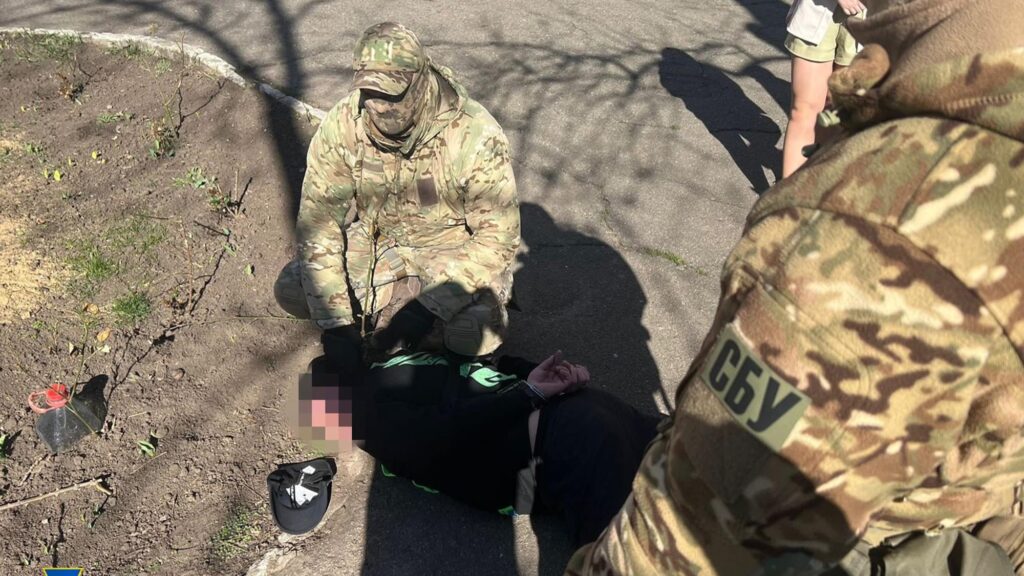 Хотів вступили в добровольчий батальйон та завербувати командира: в Одесі затримали агента ФСБ РФ (Фото, відео)