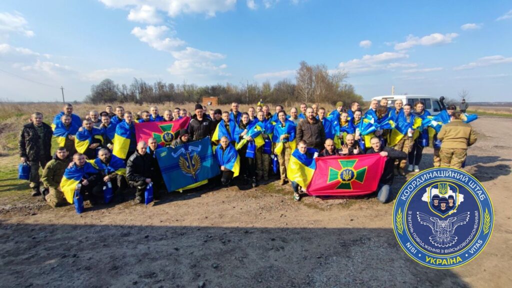 Додому повернулось 100 оборонців України: серед них є Захисники Зміїного (Фото)