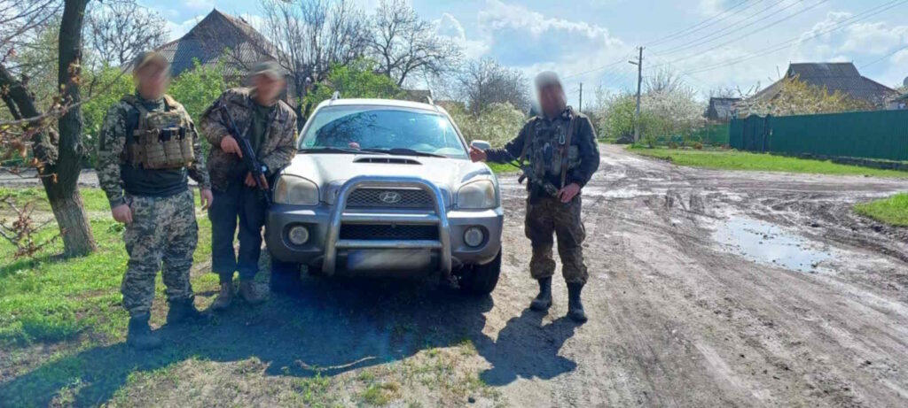 Тарутинська громада передала військовим у Бахмут автомобіль (Фото)