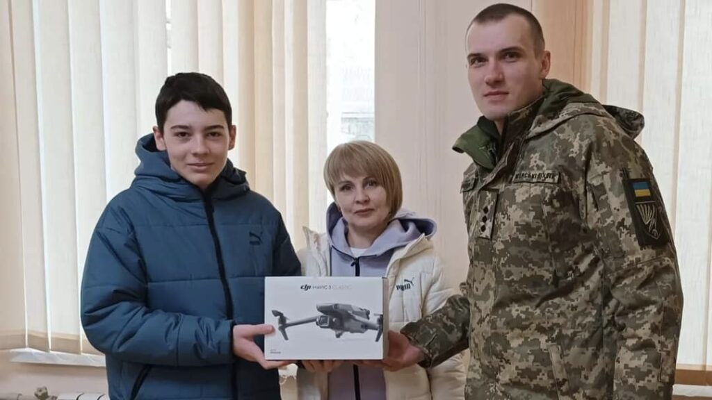 Родина з села Табаки Болградської громади подарувала військовим дрон