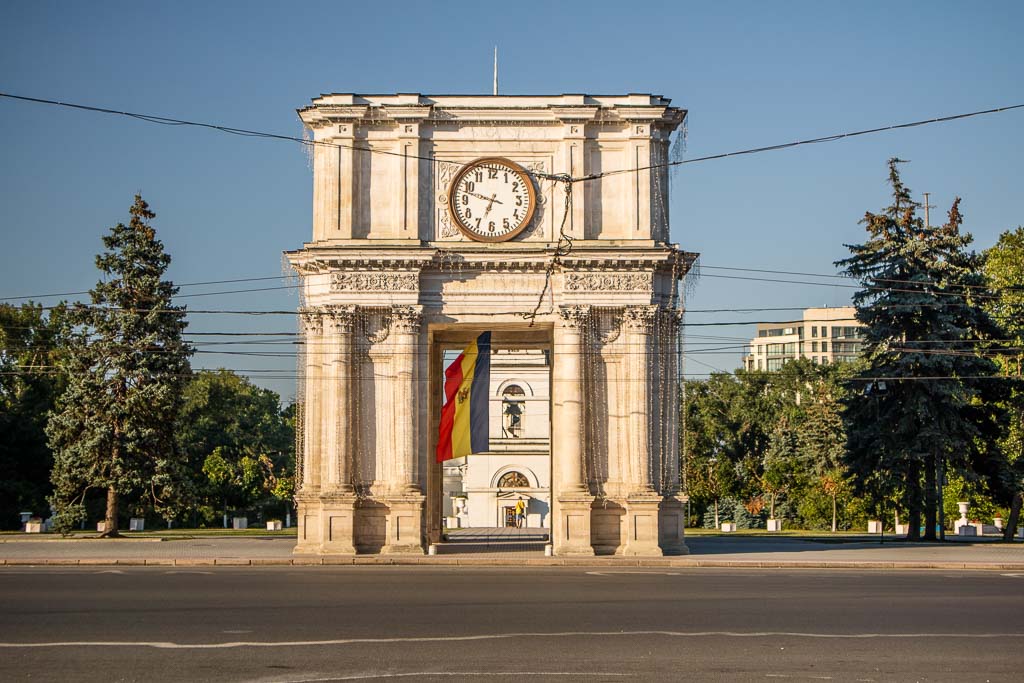 У Молдові визнали конституційною заборону георгіївської стрічки для прославляння агресії РФ