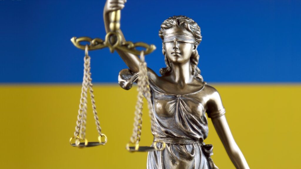 На сайті Президента опублікували петицію щодо оплати праці секретарів та помічників суддів: їх заробітна плата вас здивує