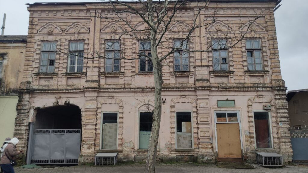 Будівля-привид в центрі Болграда: як занепадає місто з 200-річною історією