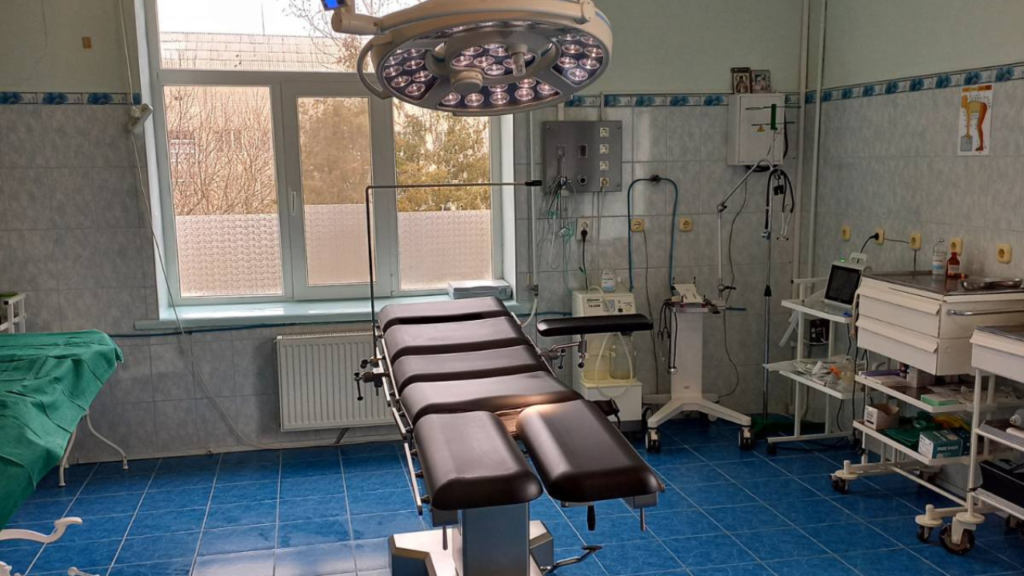 Тарутинська лікарня отримала від благодійників операційний стіл (фото)