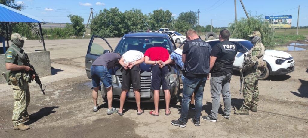 Ізмаїльські прикордонники затримали громадян Молдови, які обладнали своє авто під сховище для “ухилянтів”
