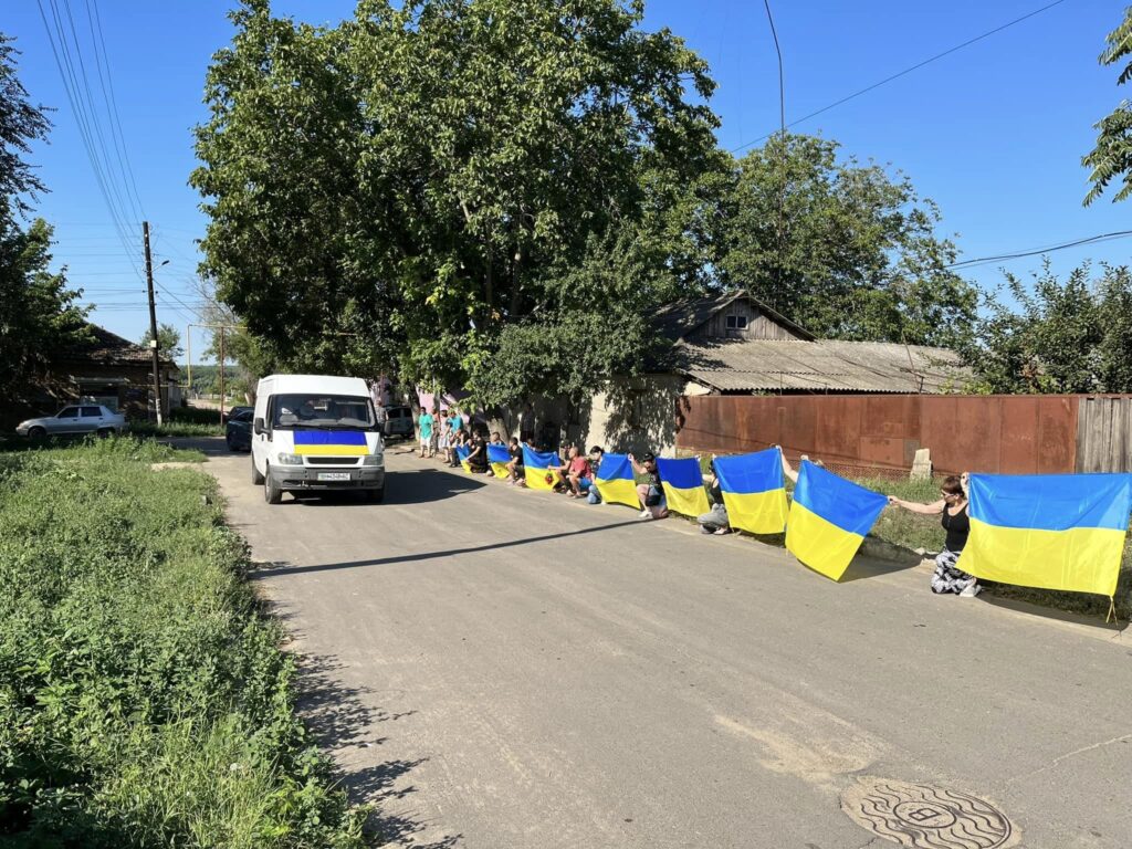 Пішов на фронт добровольцем: в Ренійській громаді попрощалися з ще одним Героєм