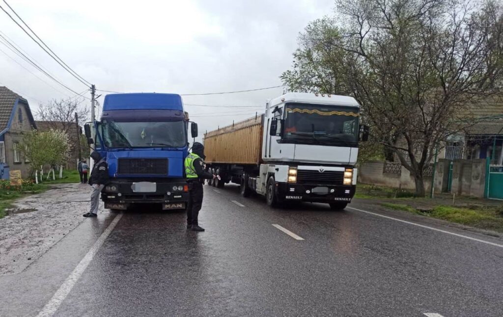 Водій вантажівки, який на смерть збив людину на трасі Одеса – Рені, постав перед судом