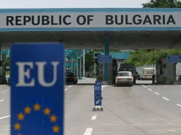 Болгарія закрила кордон для автомобілів з російськими номерами