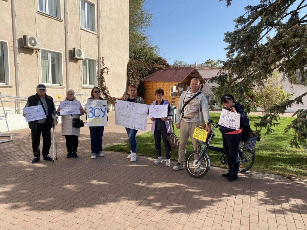 Мешканці Білгород-Дністровського вийшли на протест до мерії, бо виступають проти неадекватних тендерів