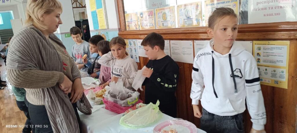 Діти села Баннівка організували ярмарок на підтримку болградських морпіхів