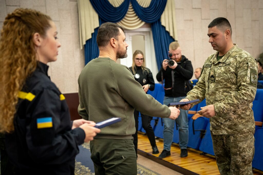 Міністр внутрішніх справ відзначив прикордонників Одещини, які рятували людей із зимової пастки (Фото)