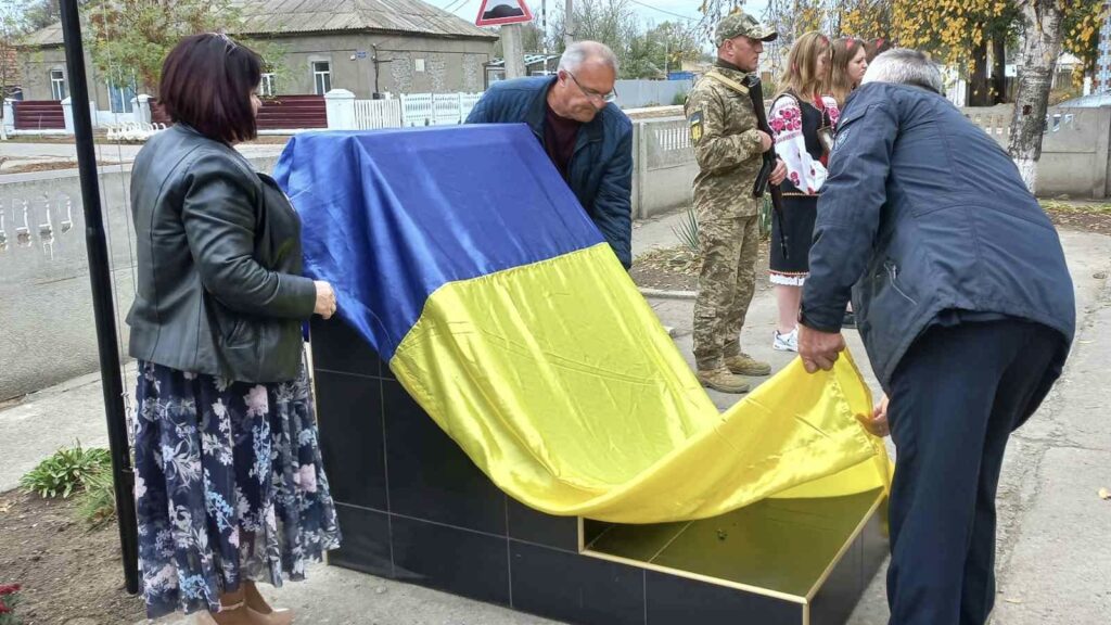 У селищі Березине відкрили меморіальну дошку на честь полеглих воїнів-земляків 