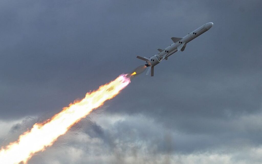 Армія РФ спрямувала ракети та рідкісний дрон по Одещині: є влучання