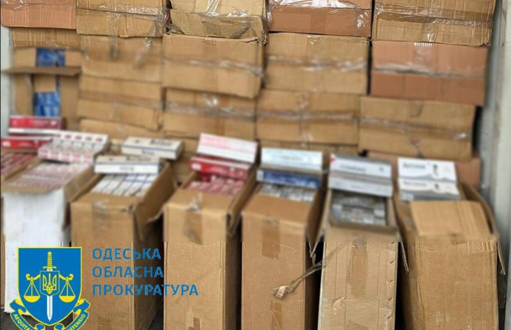 Вилучили товару на 32 млн грн: у порту Рені ліквідували канал контрабанди сигарет