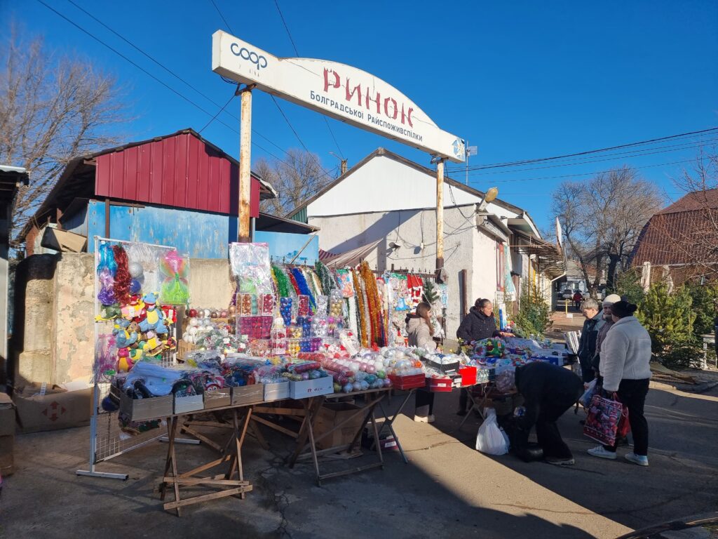 Свята наближаються: скільки коштує ялинка в Болграді (фото)