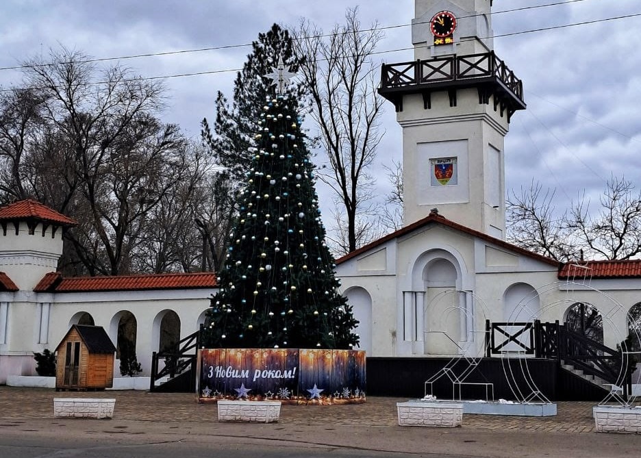 На головній площі Арцизу сьогодні запалає святкова ялинка