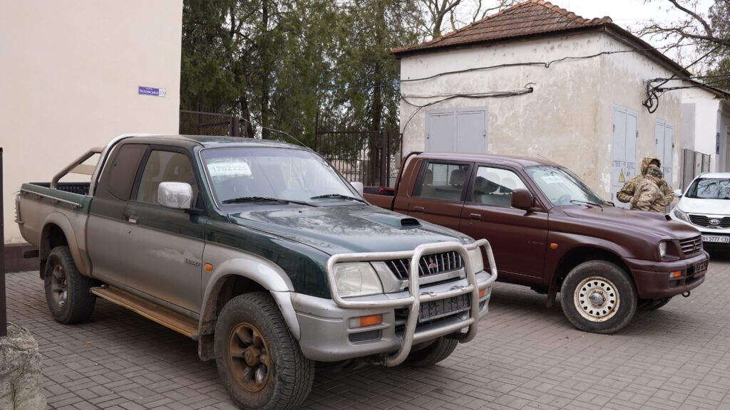 Два пікапи поїдуть “на нуль” до військових 88-го окремого батальйону морської піхоти