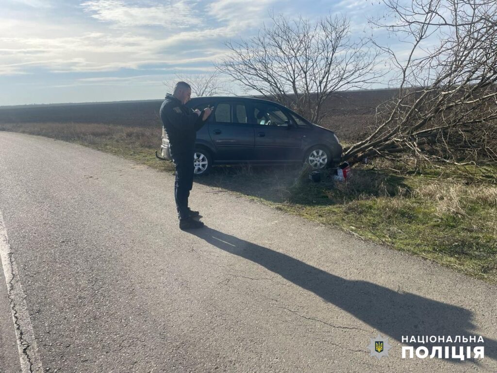 В Ізмаїльському районі жінка не впоралась з керуванням та допустила ДТП із постраждалими