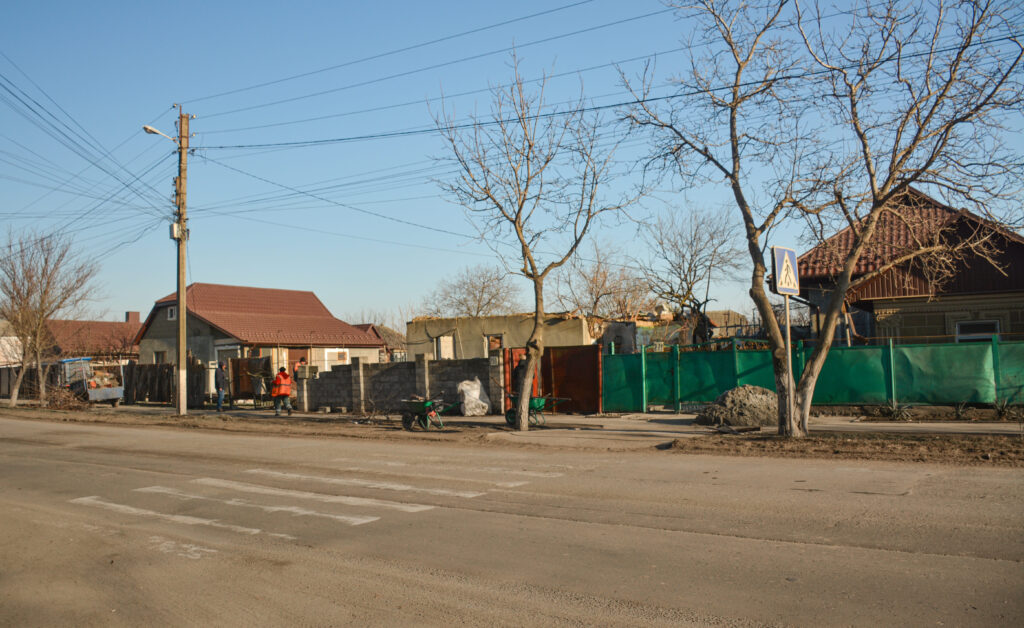 Як в Ізмаїлі відновлюють житлові будинки, пошкоджені ворожими дронами-камікадзе