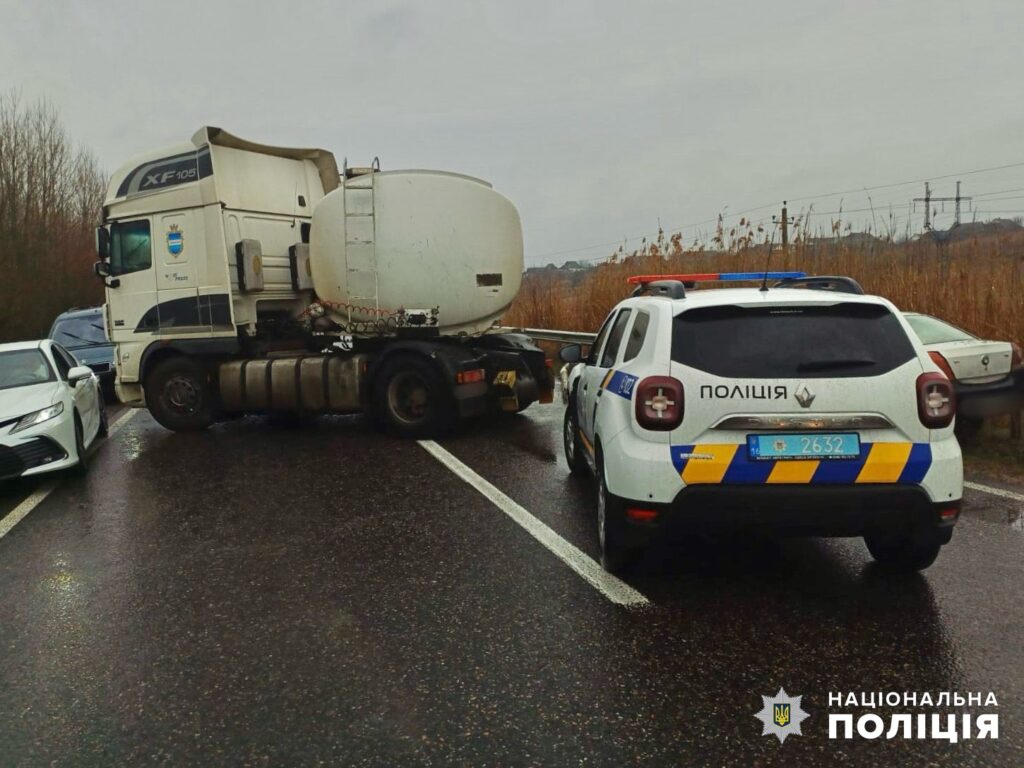 На трасі Одеса-Рені сталася автомобільна аварія: рух транспорту ускладнено