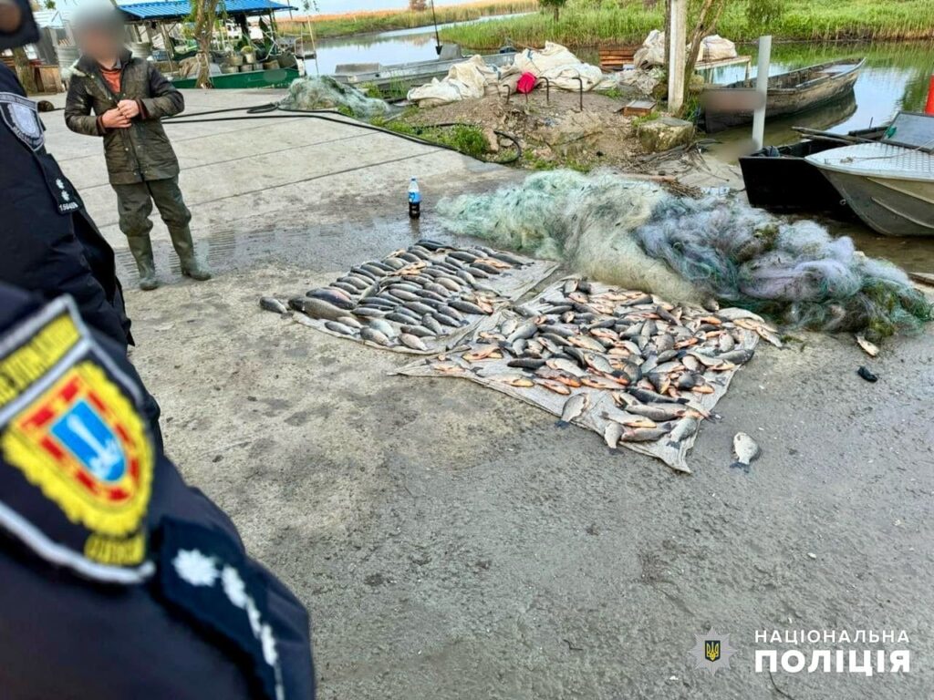 На озері Ялпуг затримали браконьєра, який, попри нерестову заборону, наловив риби на суму понад 350 тисяч гривень