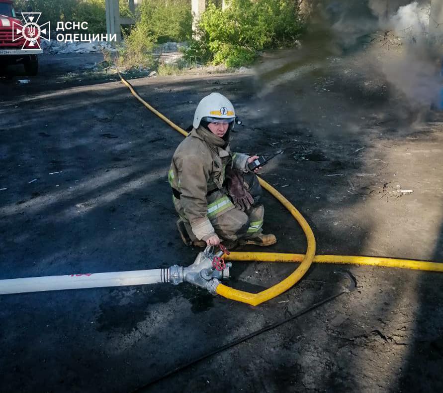 В Білгород-Дністровському районі згоріло велике сміттєзвалище