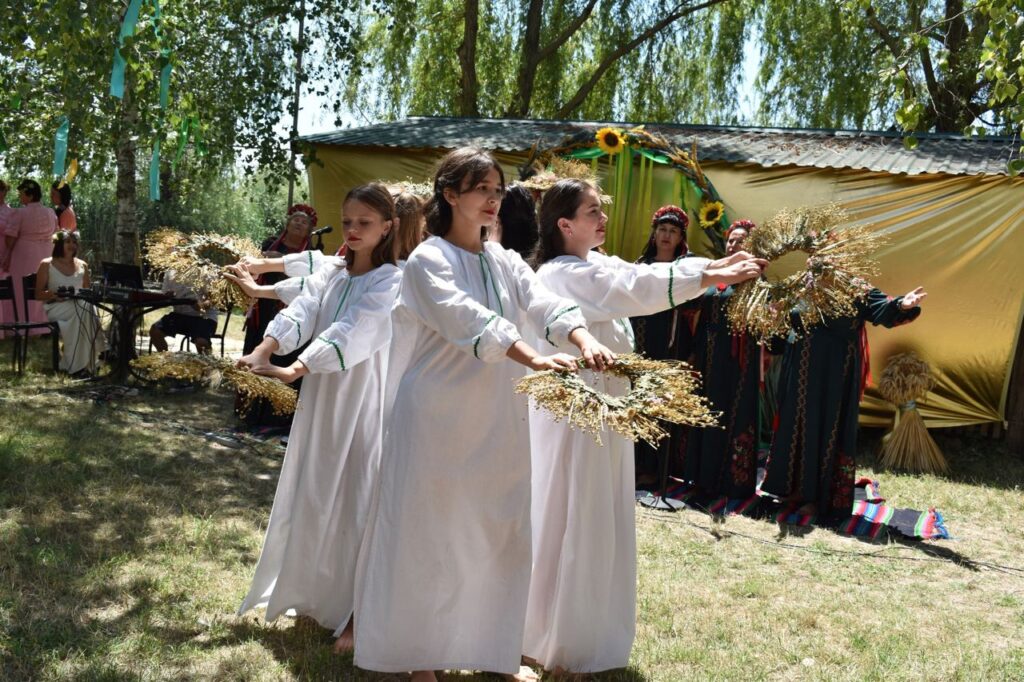 В Саф’янівській громаді відбувся благодійний фестиваль аматорських колективів на підтримку ЗСУ (Фото)