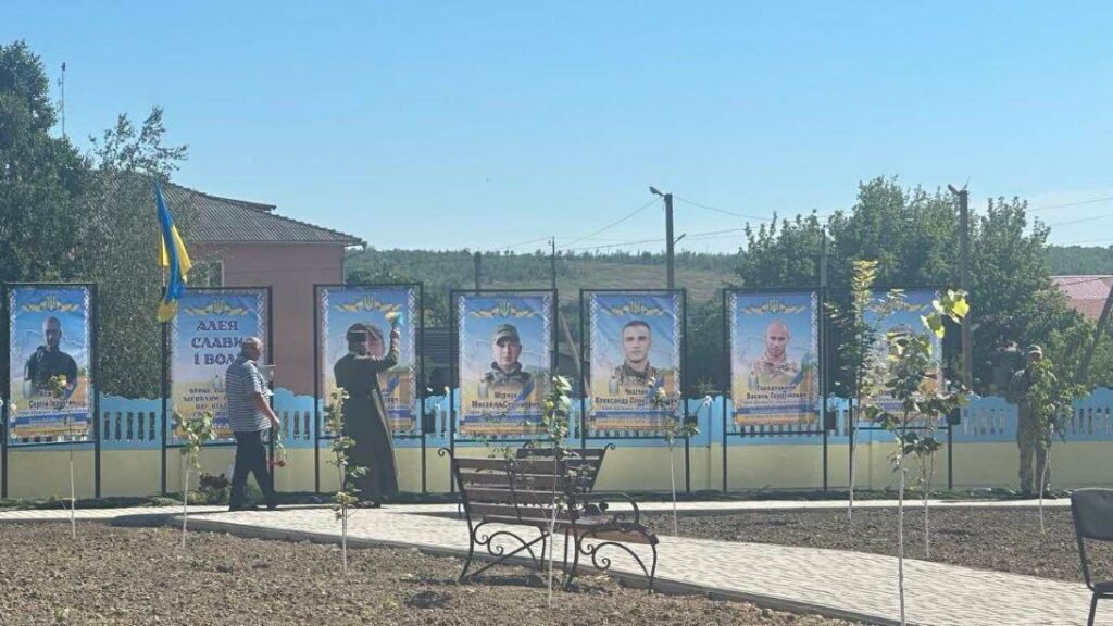 В Петропавлівській громаді зʼявилася Алея Слави і Волі (Фото)